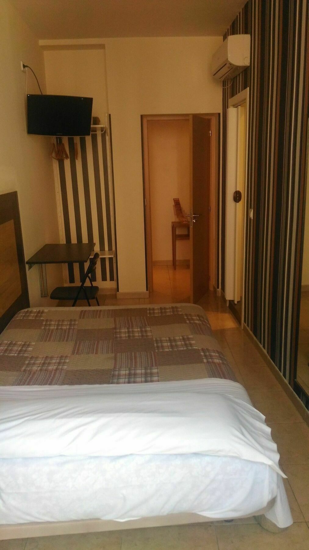 Hostal Alaska Madrid Exterior foto